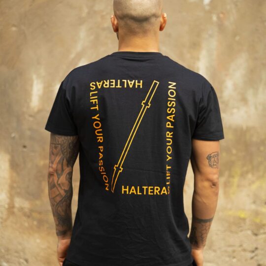 Camiseta unisex black triangle Halteras